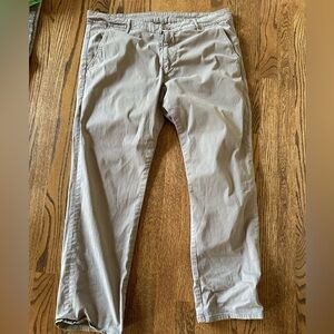 Men’s AG Adriano Goldschmied 36x29 beige Lux khaki trousers.